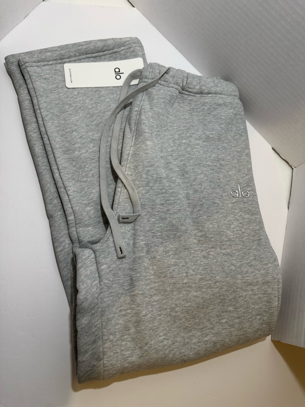 ALO Yoga Women’s Light Gray Jogger Sweatpants